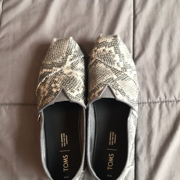 Toms - Picture 1 of 4